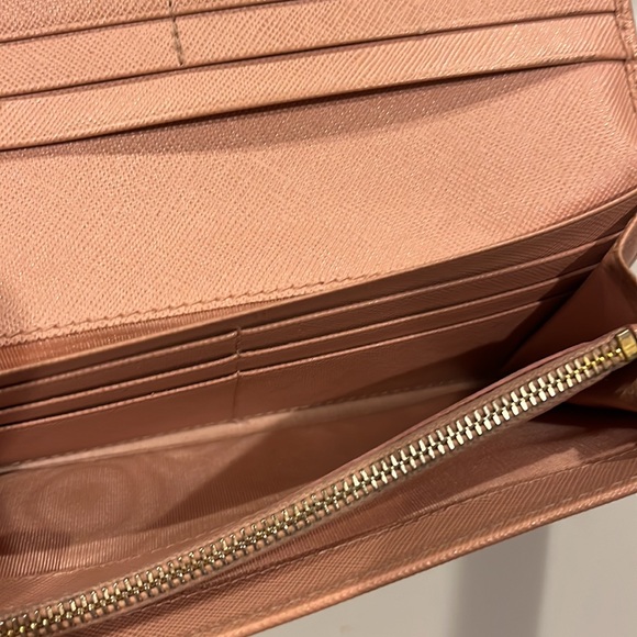 Prada light pink bow wallet!  Nice condition. Double button. Authentication Inc - Picture 12 of 16